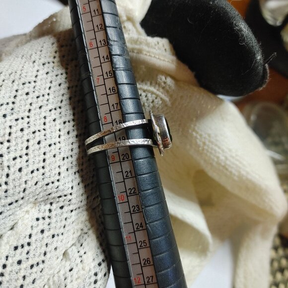 Sterling Silver Green Gemstone Ring Size 8.5 Intricate Band Design - Picture 6 of 12